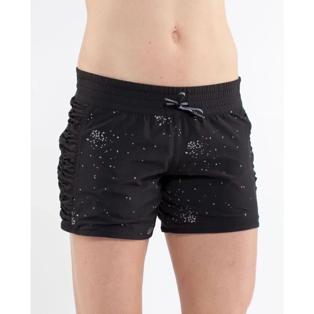 Lululemon Black Run Around Reversible Short Size 8 - 2956